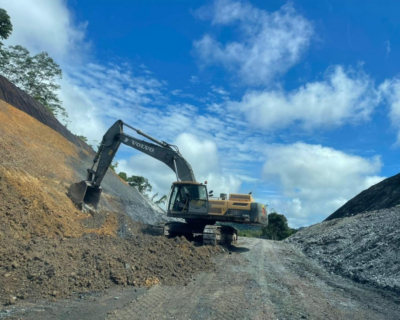 Slope cutting carried out on Baleh Bridge / Pelagus Resort road