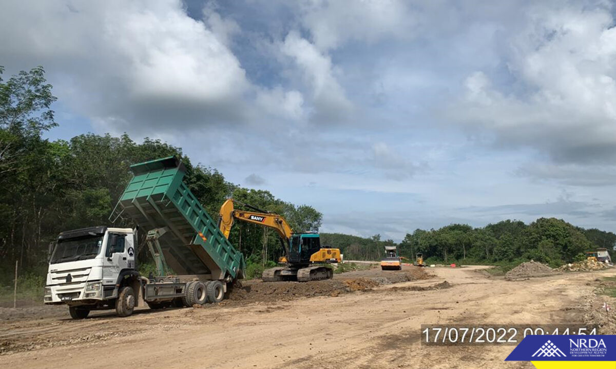 Construction of the new road from Kampung Pendam to Kampung Ipai ongoing