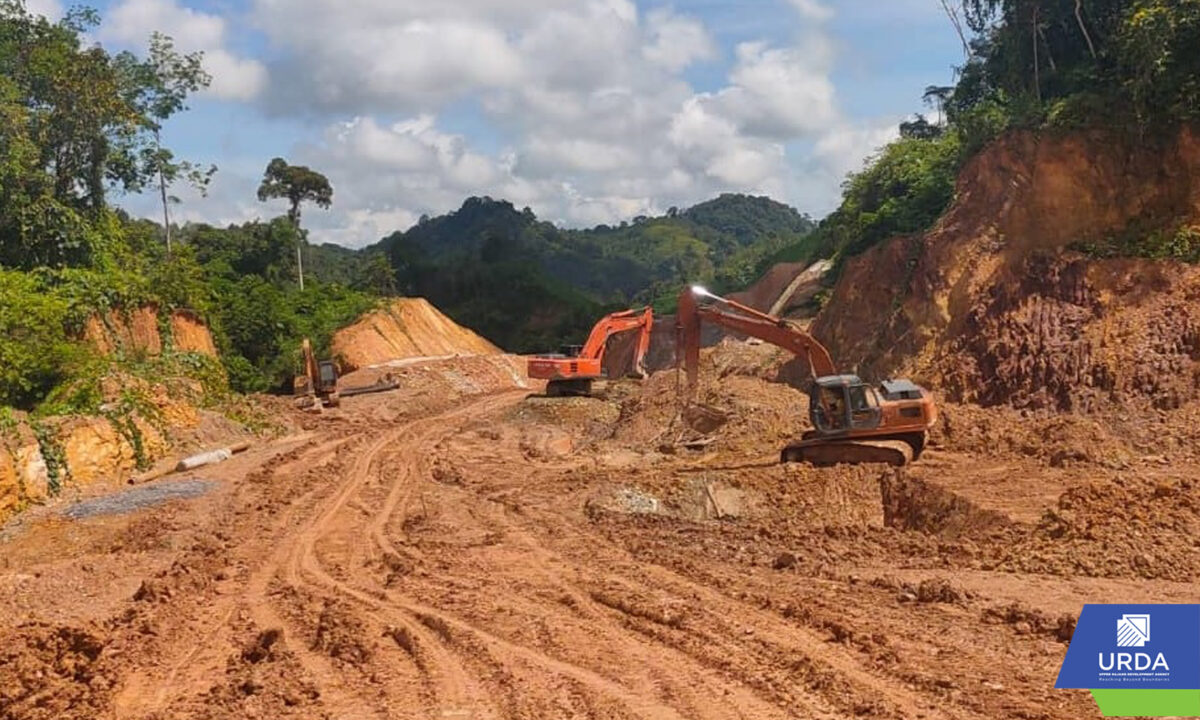 Road from Nanga Jagau to Nanga Ngungun in progress