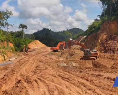 Road from Nanga Jagau to Nanga Ngungun in progress