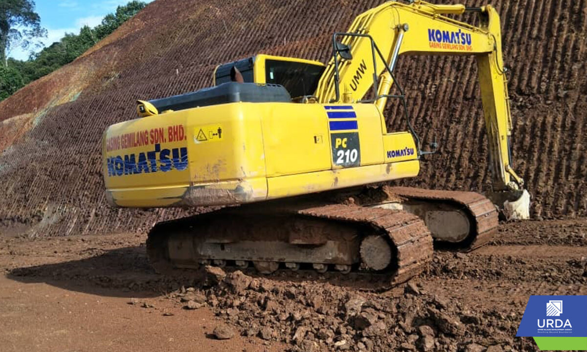 Road linking Nanga Makut and Nanga Engkuah in progress