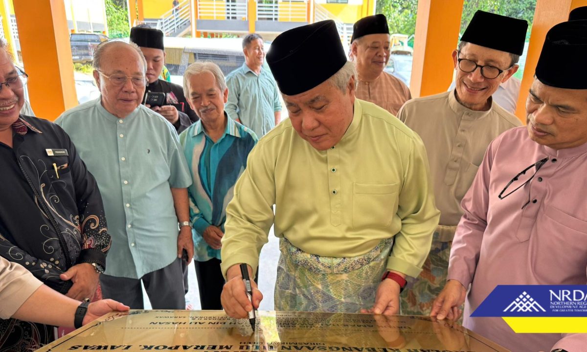 Deputy Premier Launches New Education Facilities in Remote Ulu Merapok