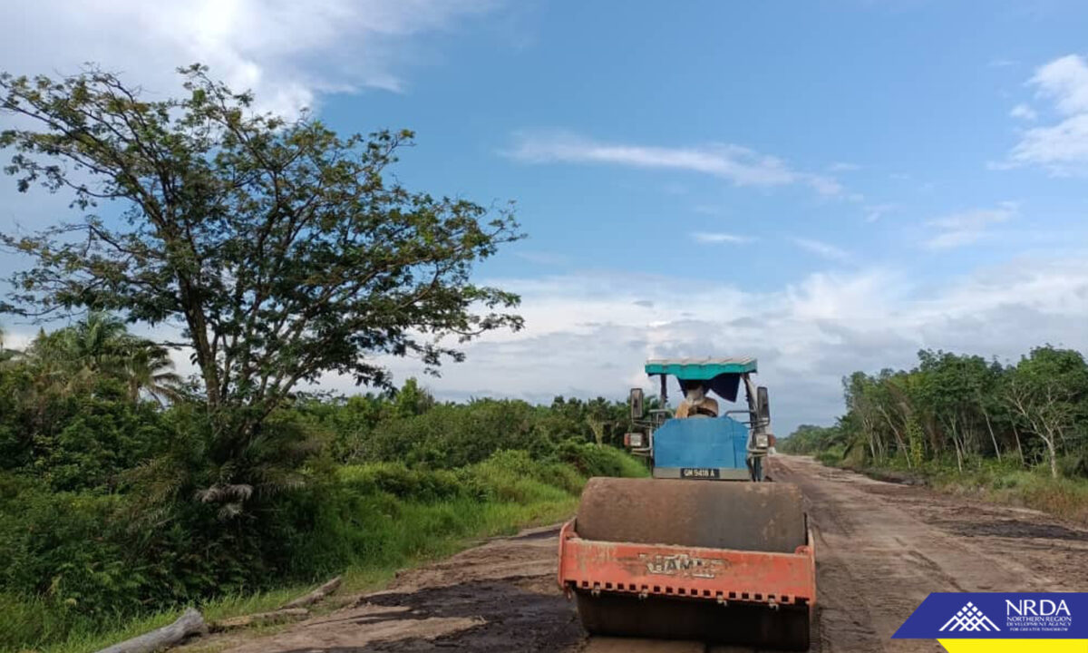 Road from Punang to Kampung Sungai Bangat in progress