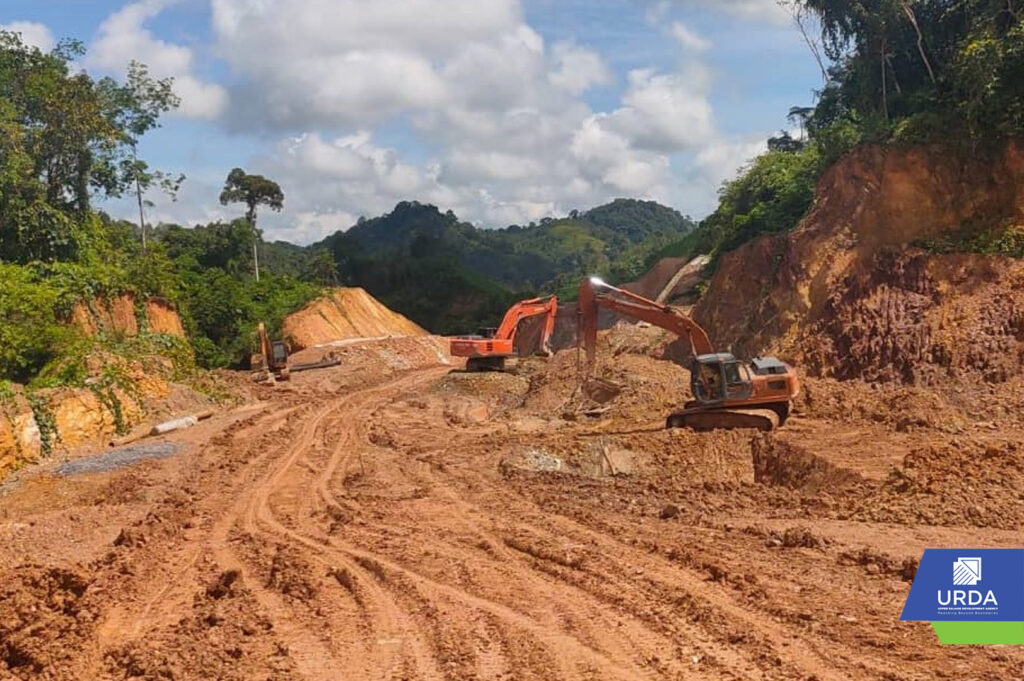 Road from Nanga Jagau to Nanga Ngungun in progress