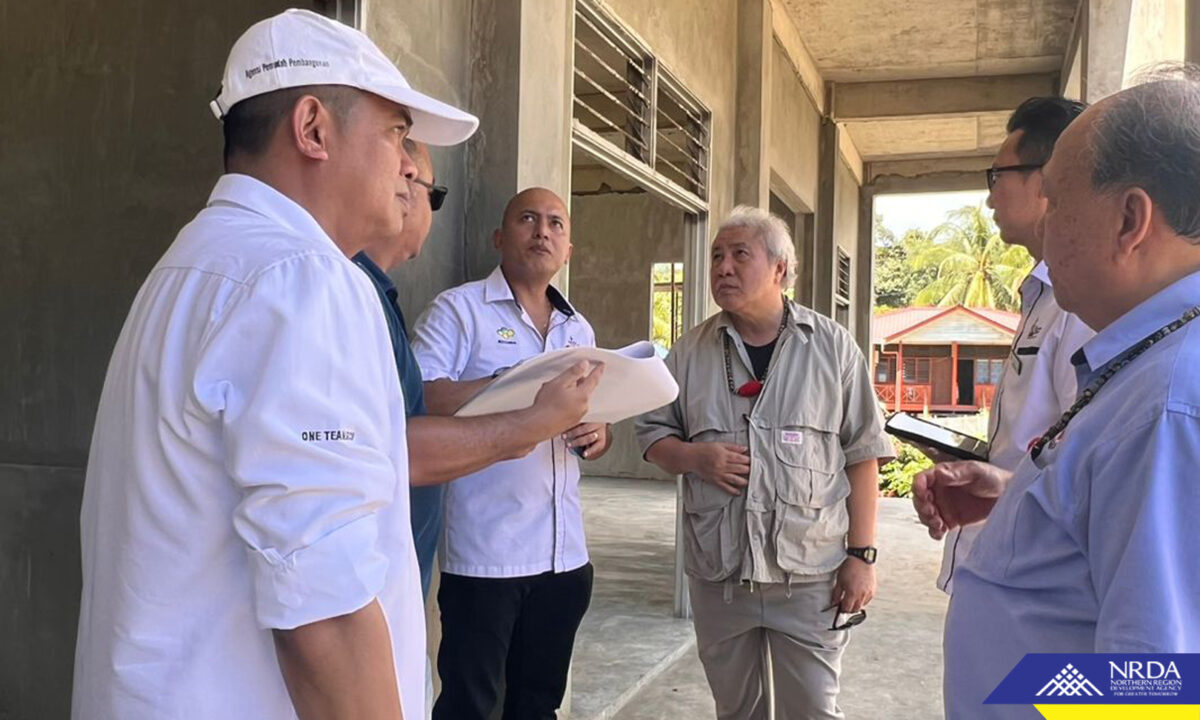 Amar Awang Tengah conducts site visits in Lawas