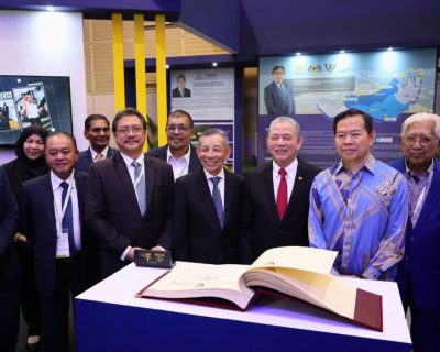 RECODA welcomes Deputy Prime Minister to RECODA’s Booth at APGH 2024